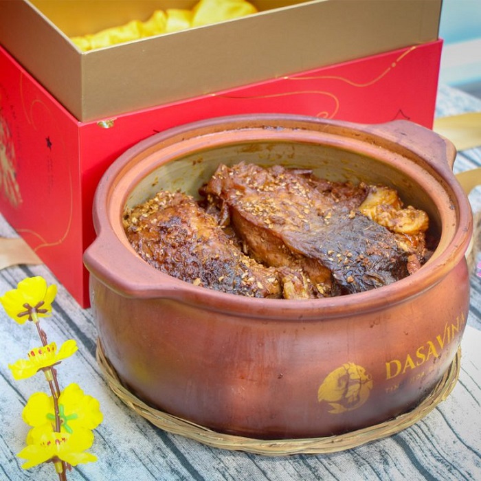Để làm được món ăn này, bắt buộc bạn phải dùng niêu đất được đặt đúc hoặc mua từ các lò nung tại Nghệ An, từ đó mới có thể cho ra món ăn ngon chuẩn vị