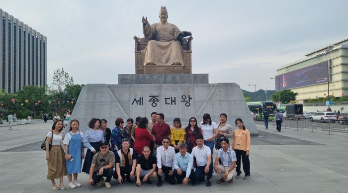 Du khách tour Hàn Quốc đến thăm seoul